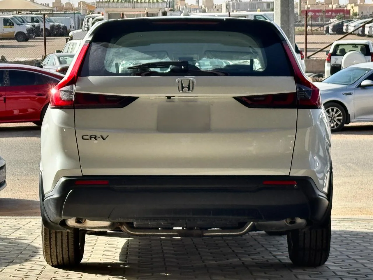 Honda CR-V LX 2025 white — Exterior photo | Nokhpaty Cars