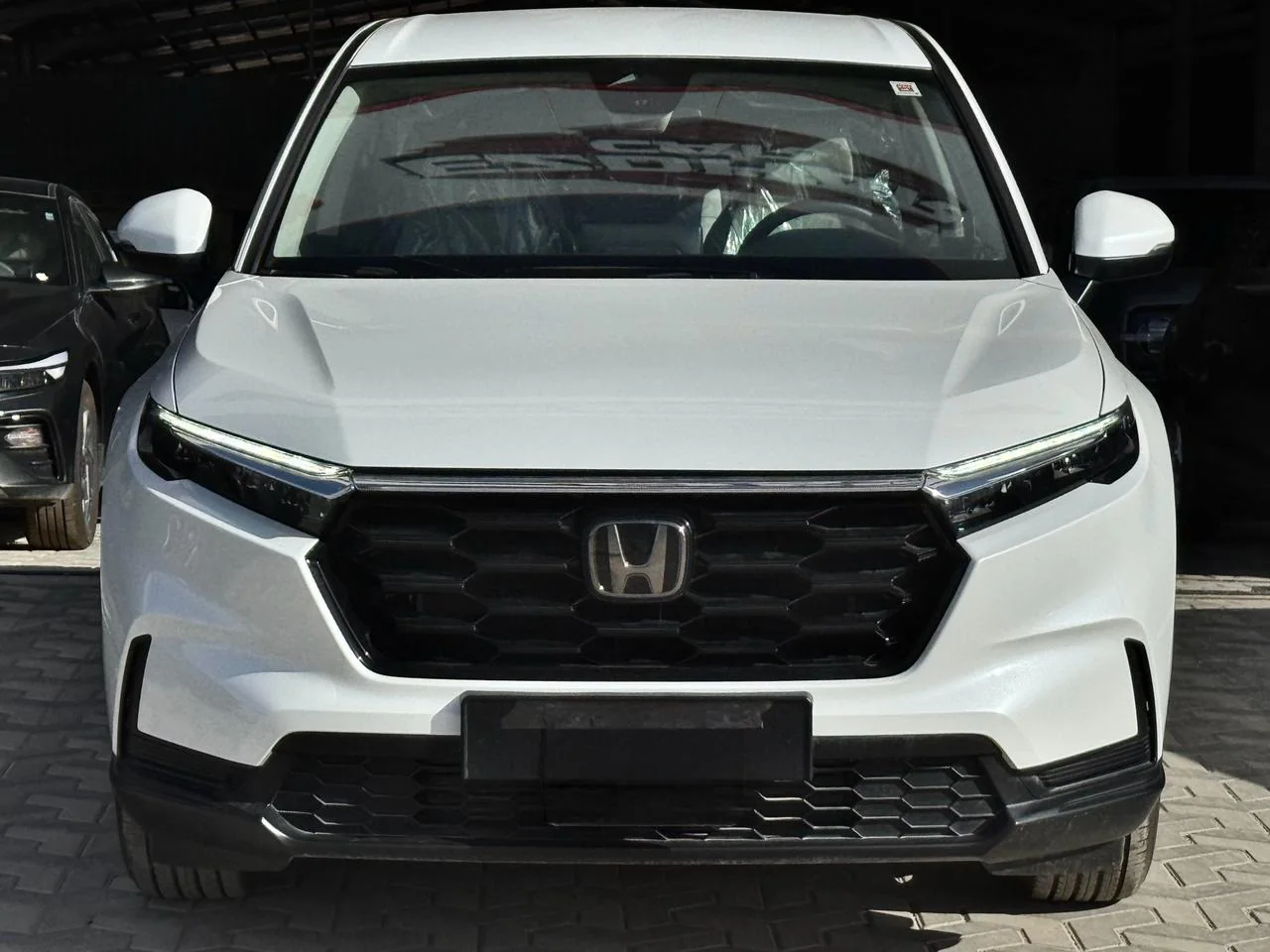 Honda CR-V LX 2025 white — Exterior photo | Nokhpaty Cars