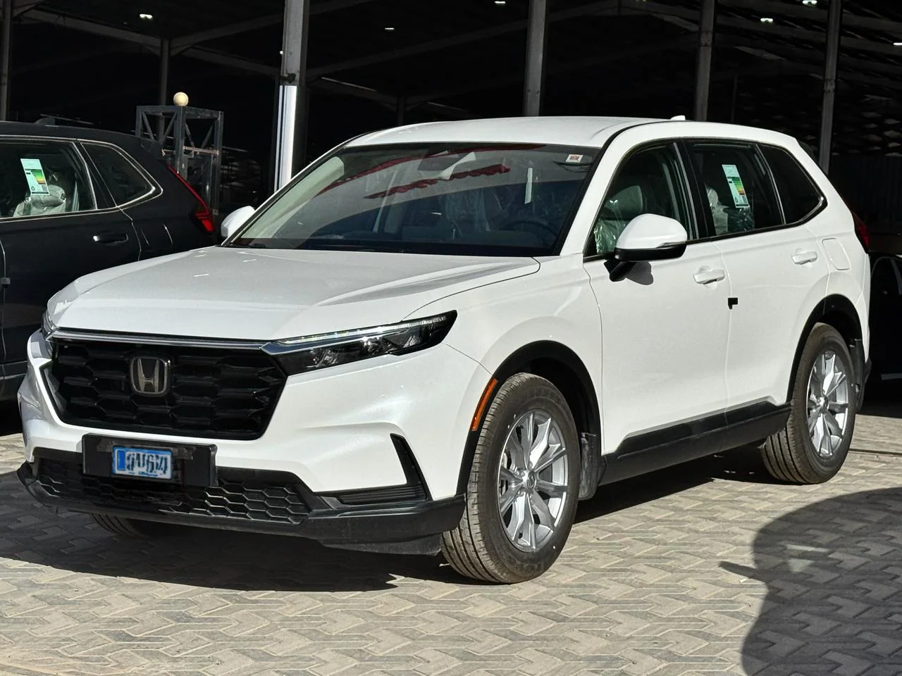 Honda CR-V LX 2025 white — Exterior photo | Nokhpaty Cars